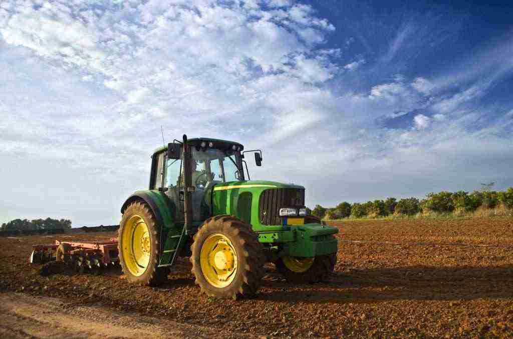 Medio rural, agricultura y tractor
