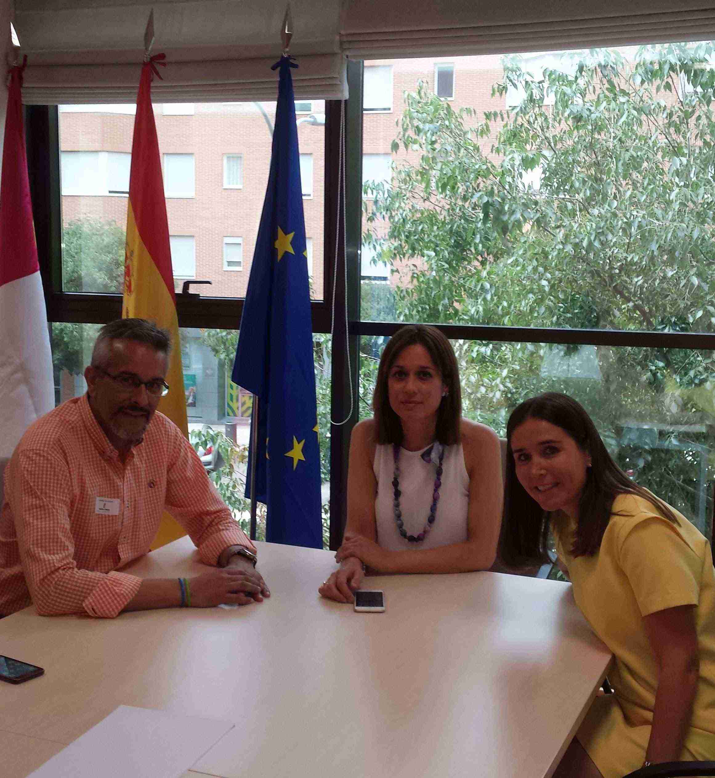 La directora general de Turismo recibe a representantes de la Asociación de Guías El Greco y Toledo