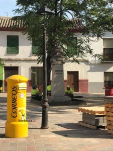 obras avenida y plaza cervantes en herencia fotos dcarrero herencia net 13 225x300 - La nueva Plaza Cervantes de Herencia pronto finalizará sus obras