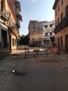 obras avenida y plaza cervantes en herencia fotos dcarrero herencia net 2 225x300 - La nueva Plaza Cervantes de Herencia pronto finalizará sus obras