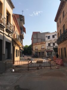 obras avenida y plaza cervantes en herencia fotos dcarrero herencia net 3 225x300 - La nueva Plaza Cervantes de Herencia pronto finalizará sus obras