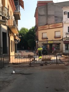 obras avenida y plaza cervantes en herencia fotos dcarrero herencia net 7 225x300 - La nueva Plaza Cervantes de Herencia pronto finalizará sus obras