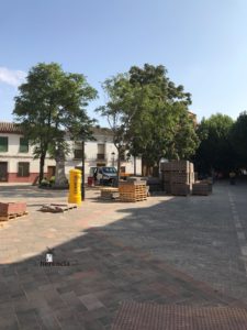obras avenida y plaza cervantes en herencia fotos dcarrero herencia net 22 225x300 - La nueva Plaza Cervantes de Herencia pronto finalizará sus obras