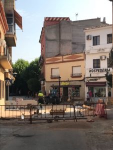 obras avenida y plaza cervantes en herencia fotos dcarrero herencia net 6 225x300 - La nueva Plaza Cervantes de Herencia pronto finalizará sus obras