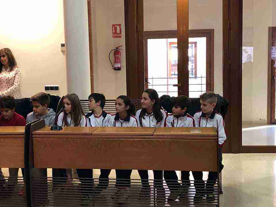 alumnos mercedarias herencia ayuntamiento herencia 3 - Alumnos del colegio Mercedarias de Herencia visitan el Ayuntamiento de Herencia
