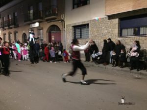 reyes magos 2019 herencia 12 300x225 - Los Reyes Magos de Oriente repartieron ilusión en Herencia