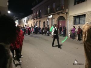 reyes magos 2019 herencia 13 300x225 - Los Reyes Magos de Oriente repartieron ilusión en Herencia
