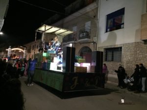 reyes magos 2019 herencia 3 300x225 - Los Reyes Magos de Oriente repartieron ilusión en Herencia
