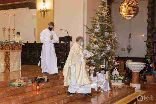 Galería fotográfica del belén viviente y misa de vigilia de Navidad 20