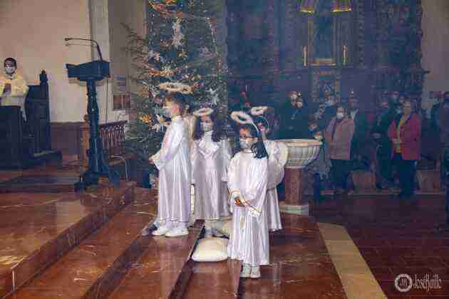 Galería fotográfica del belén viviente y misa de vigilia de Navidad 17