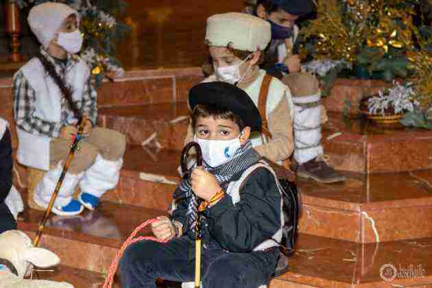 Galería fotográfica del belén viviente y misa de vigilia de Navidad 23