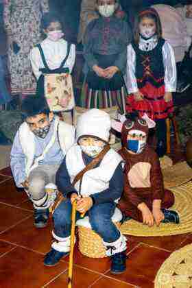 Galería fotográfica del belén viviente y misa de vigilia de Navidad 79