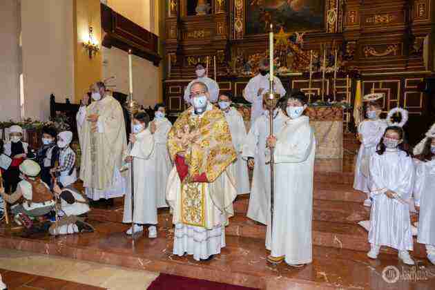 Galería fotográfica del belén viviente y misa de vigilia de Navidad 13