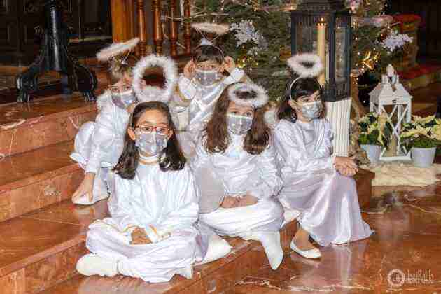 Galería fotográfica del belén viviente y misa de vigilia de Navidad 24