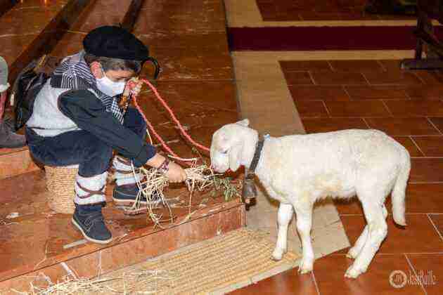 Galería fotográfica del belén viviente y misa de vigilia de Navidad 18