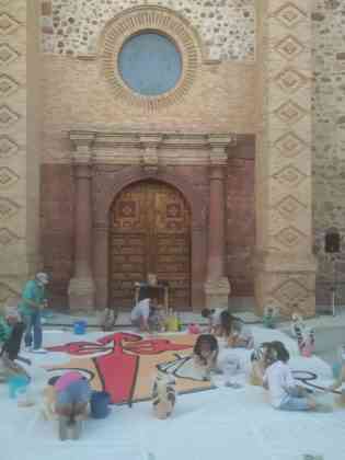 Galería de imágenes de la alfombra Xacobea realizada por la hermandad de Jesús de Medinaceli 4