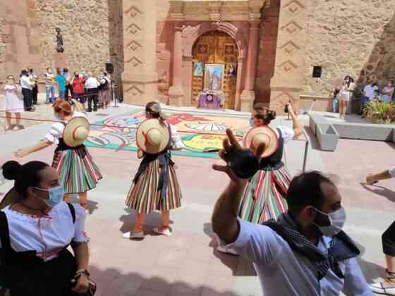 Galería de imágenes de la alfombra Xacobea realizada por la hermandad de Jesús de Medinaceli 3