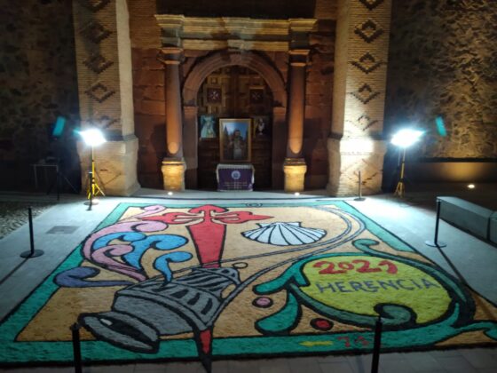 Galería de imágenes de la alfombra Xacobea realizada por la hermandad de Jesús de Medinaceli 8
