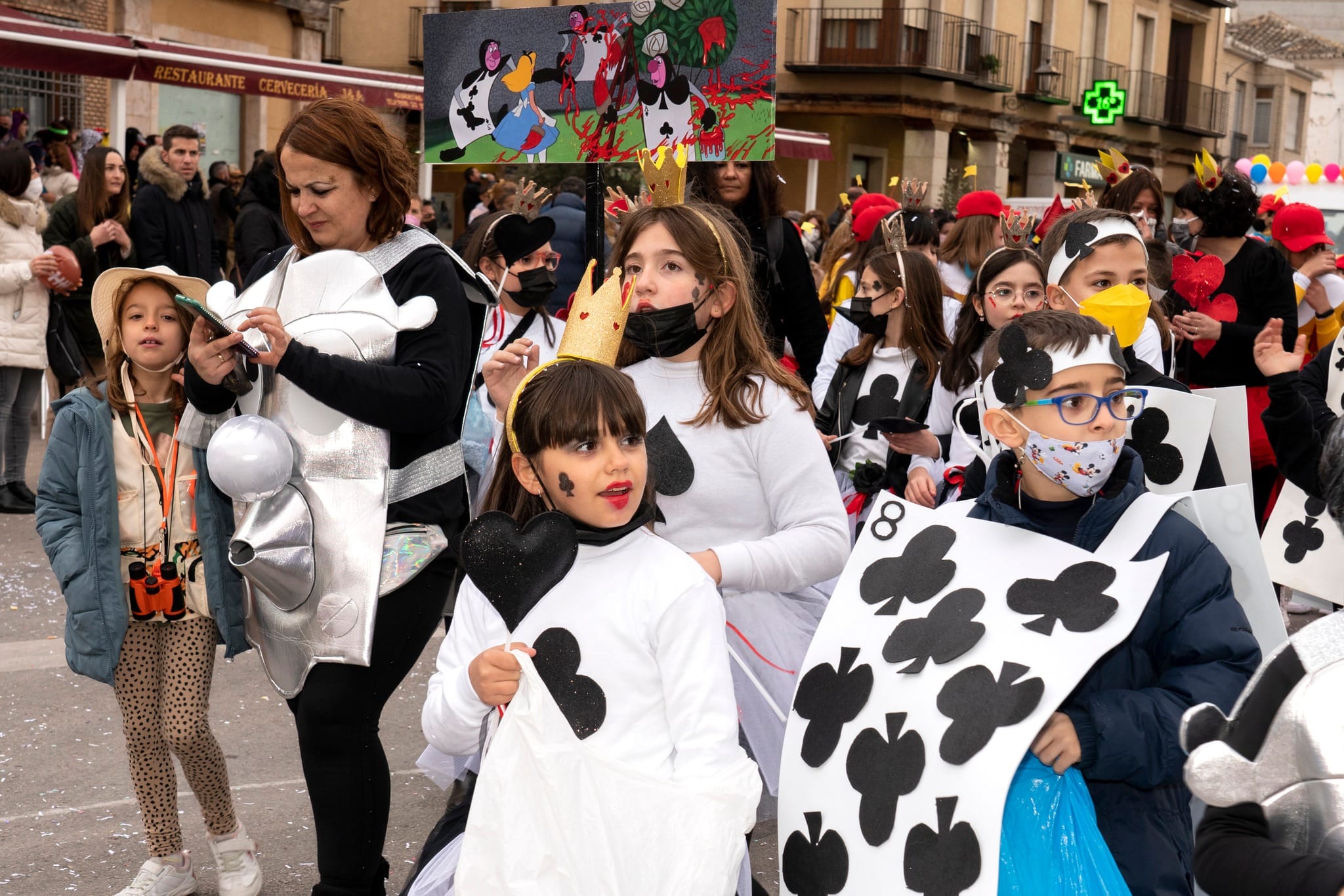 Galería de fotos: pasacalles del viernes del Carnaval de Herencia 2022 52