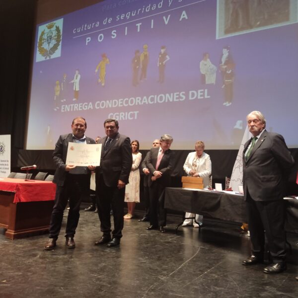 Adolfo Muñiz acompaña a Arquicma en la entrega de sus premios anuales a instituciones y personalidades