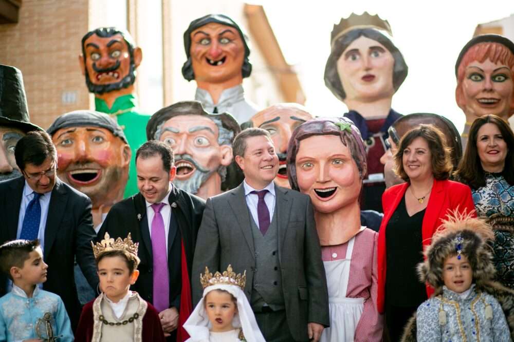 García-Page en el Ofertorio del Carnaval de Herencia 2023 8