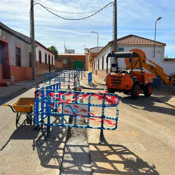 Comienza la renovación de la red de abastecimiento de agua en diversas calles del El Villar