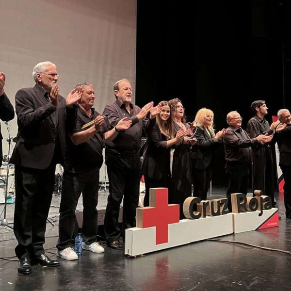 El público disfrutó de las bandas sonoras de la «Asociación Javier Segovia» en el concierto a beneficio de Cruz Roja
