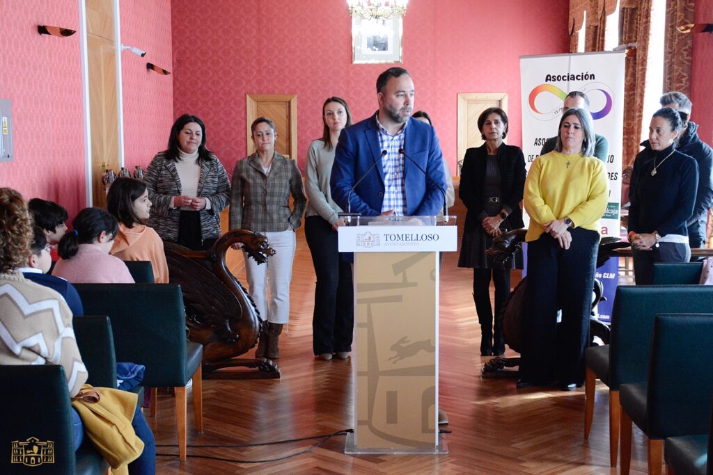 El Ayuntamiento suma a la conmemoración del Día Mundial del Autismo de la mano de TEAcompaño CLM