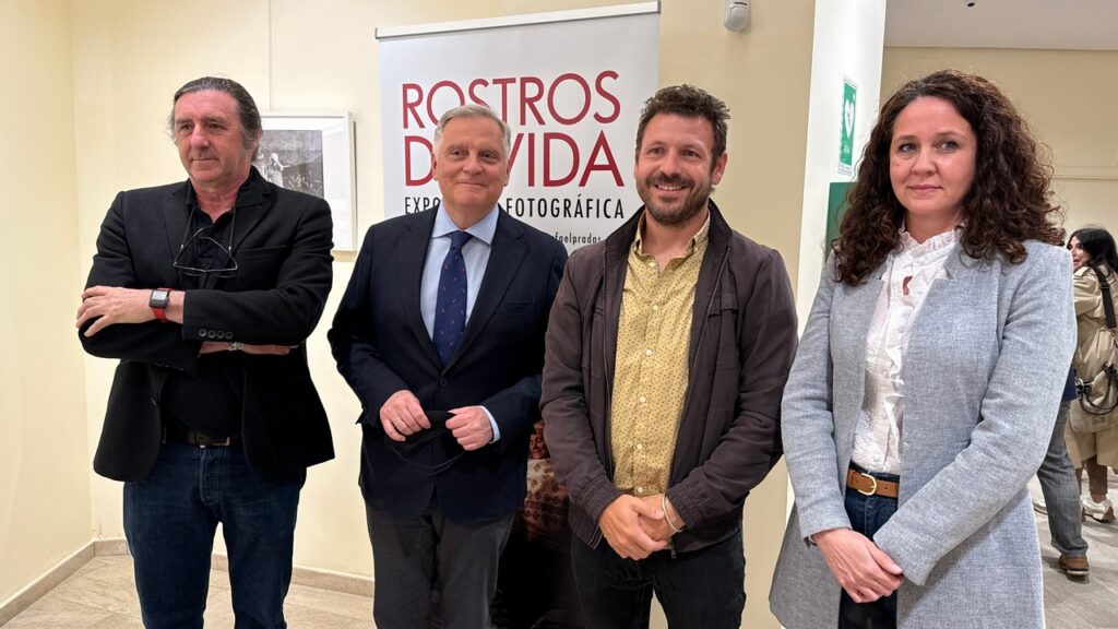 Rafael Pradas lleva sus “Rostros de vida” al Museo Elisa Cendrero
