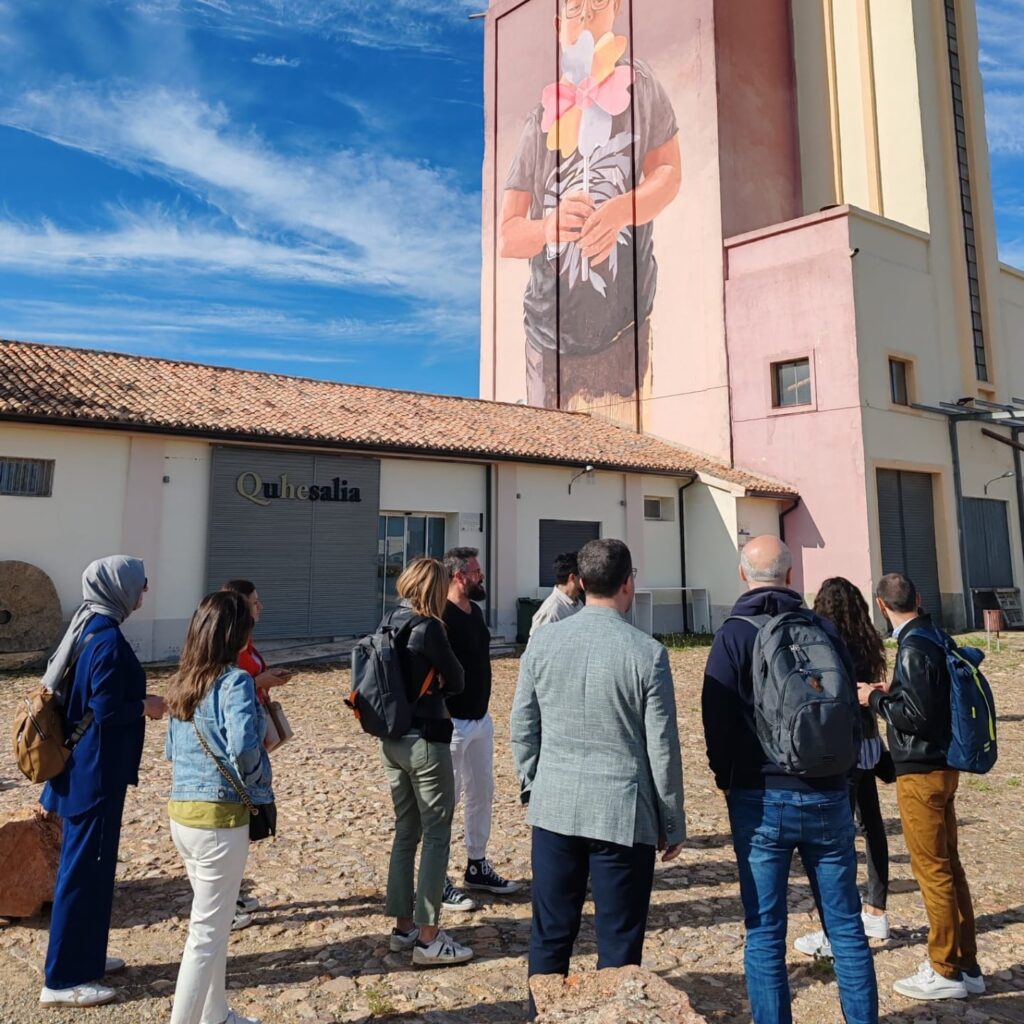 Docentes europeos exploran las tradiciones locales y pedagogía Montessori en Quhesalia