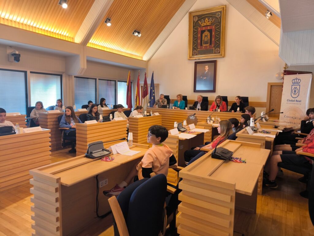 El alcalde de Ciudad Real se muestra "muy orgulloso" del trabajo hecho por los "concejales" del Pleno Escolar Municipal que hoy se despiden