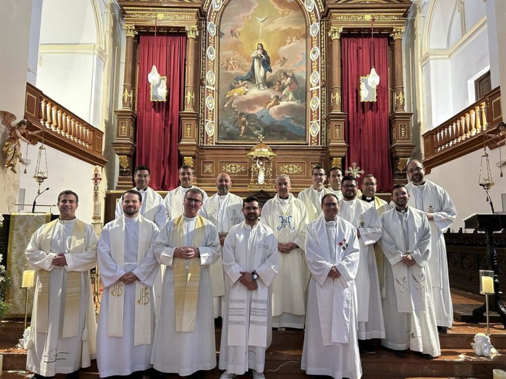 Encuentro de renovación y convivencia: Los sacerdotes jóvenes de la Diócesis se reúnen en Herencia