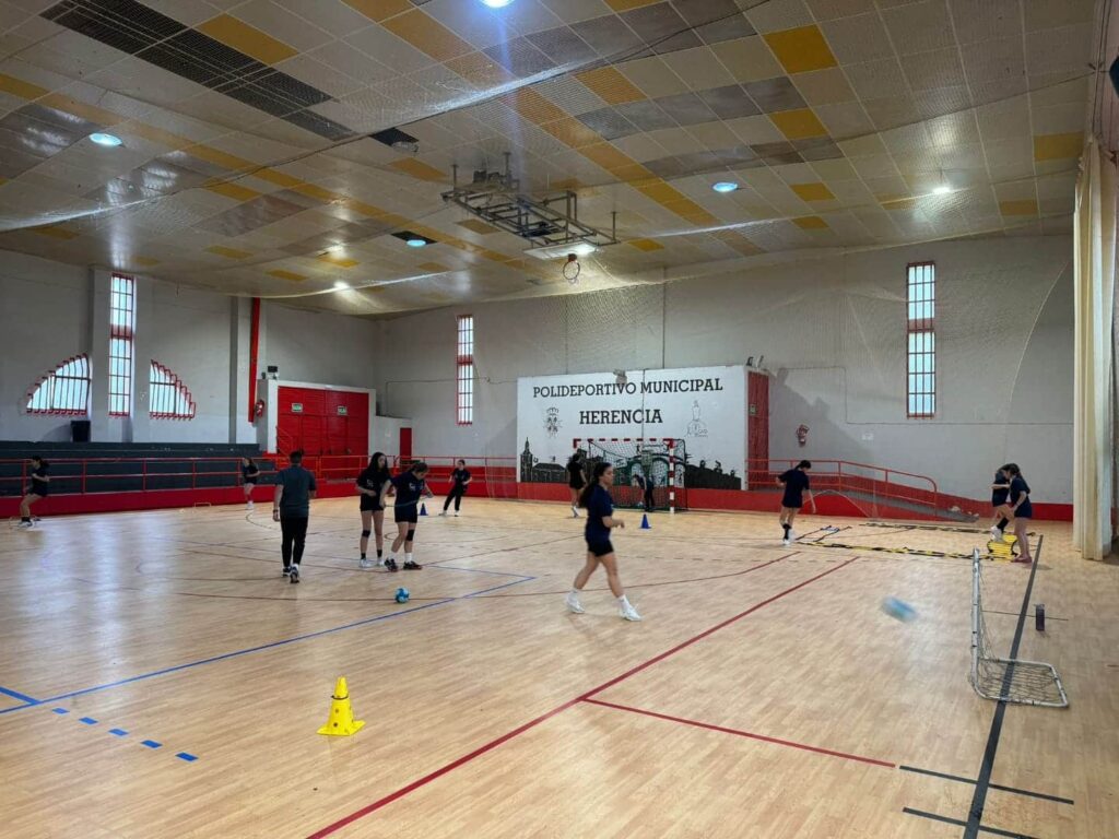 Inicio desafiante para los equipos infantiles femeninos de Balonmano en Herencia y Marianistas