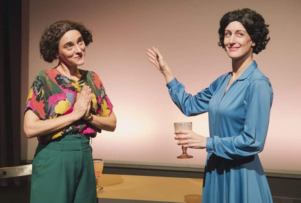 Diálogo teatral en el Auditorio con la concejalía de Igualdad entre Victoria Kent y Clara Campoamor en “Victoria viene a cenar”