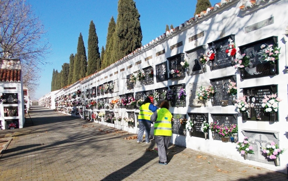 El Ayuntamiento convoca una bolsa urgente de ayudantes de cementerio