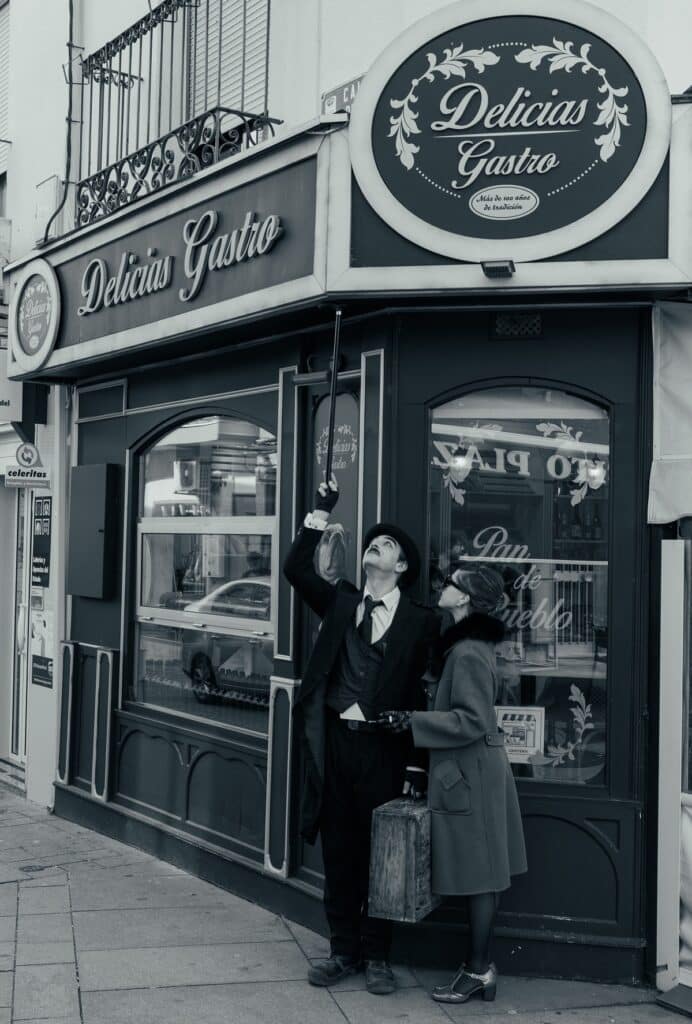 Swing en el Mercado y visita de Charles Chaplin en un sábado de cine en Puertollano