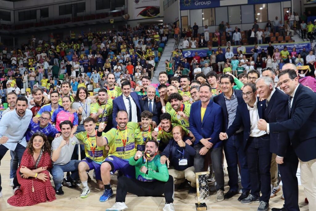 Ayuntamiento, Diputación y Junta Felicitan al Balonmano Caserío por su Ascenso a la Liga Asobal