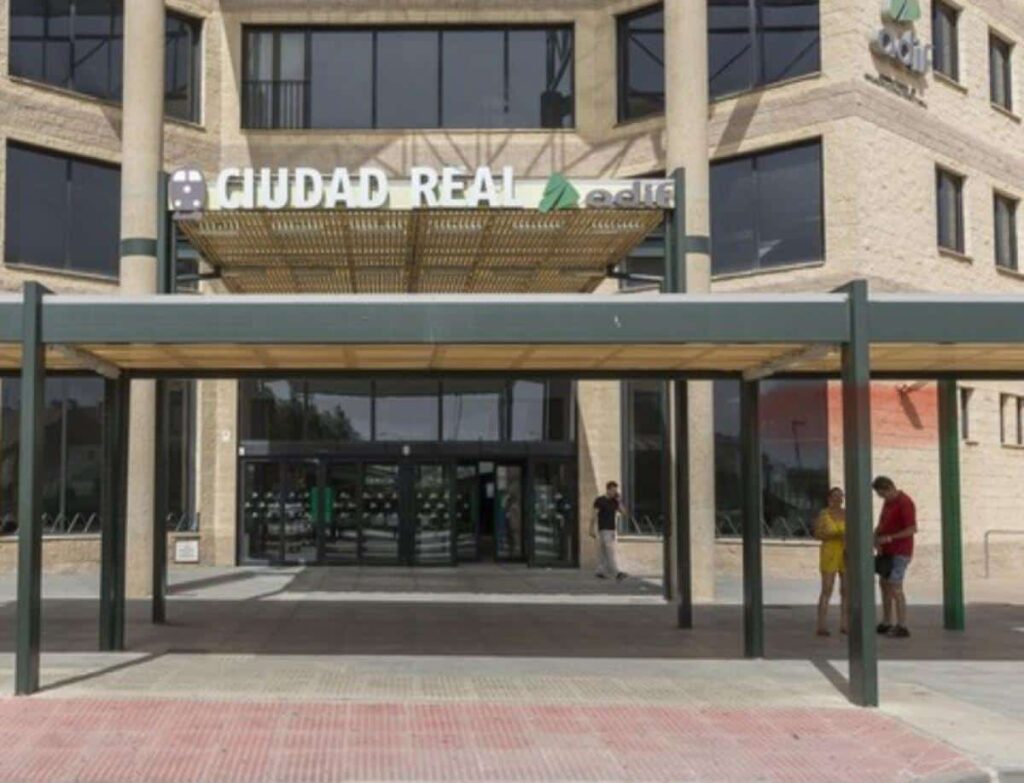CCOO Critica el Cierre de la Taquilla de Renfe en Ciudad Real Durante el Puente