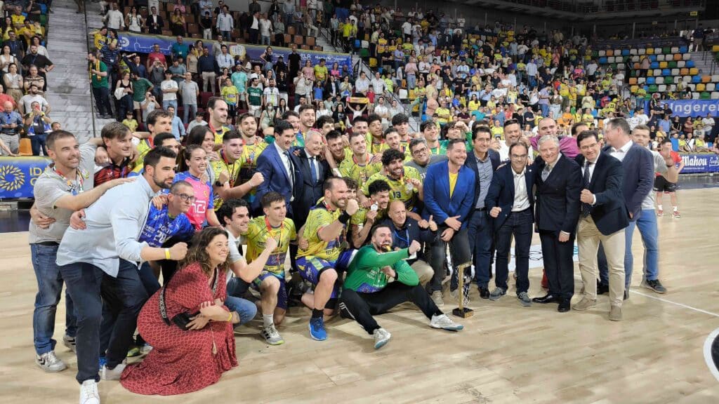El Balonmano Caserío asciende a Liga Asobal en un fin de semana histórico