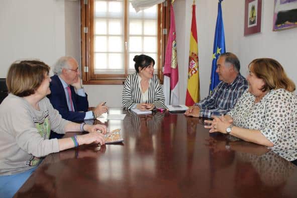 El Gobierno Regional Reafirma Su Compromiso con la Semana Santa en Reunión con la Hermandad de la Oración en el Huerto