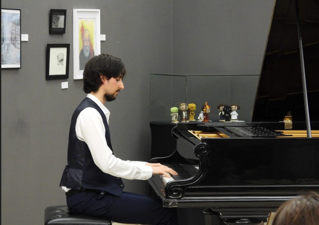 El Museo Cristina García Rodero se llena de música y pintura con la interpretación de “Goyescas” por el pianista Pascual Encarnación