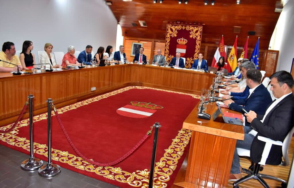 El Pleno insta a Fertiberia a reconsiderar el «ERE» con todas las vías de diálogo abiertas