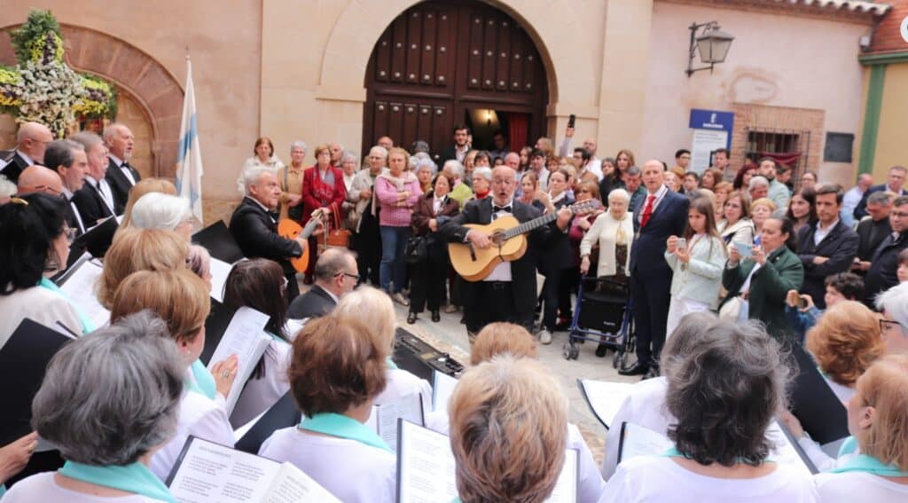 La Cofradía de la Vera Cruz y Nuestra Señora de la Soledad conmemoró el Día de la Cruz en Puertollano