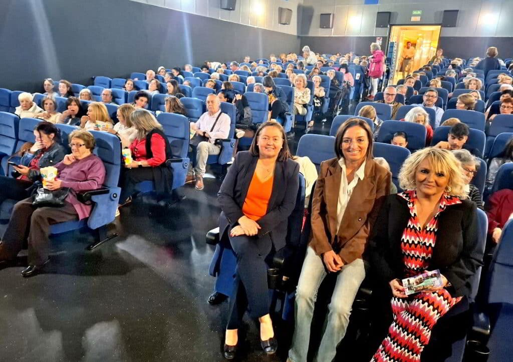 «La casa en llamas» emociona al público en su estreno en «Los lunes violeta»