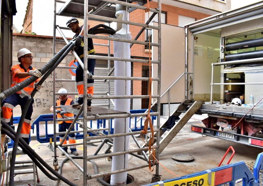 La obras de la calle Real entran en la recta final con los últimos tramos de las redes de saneamiento y abastecimiento
