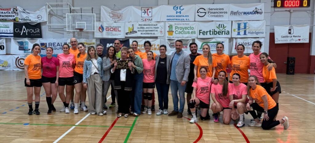 Las deportistas de balonmano de Puertollano recordaron la figura de  Graci Sanz en  el IV Torneo de su Memorial.
