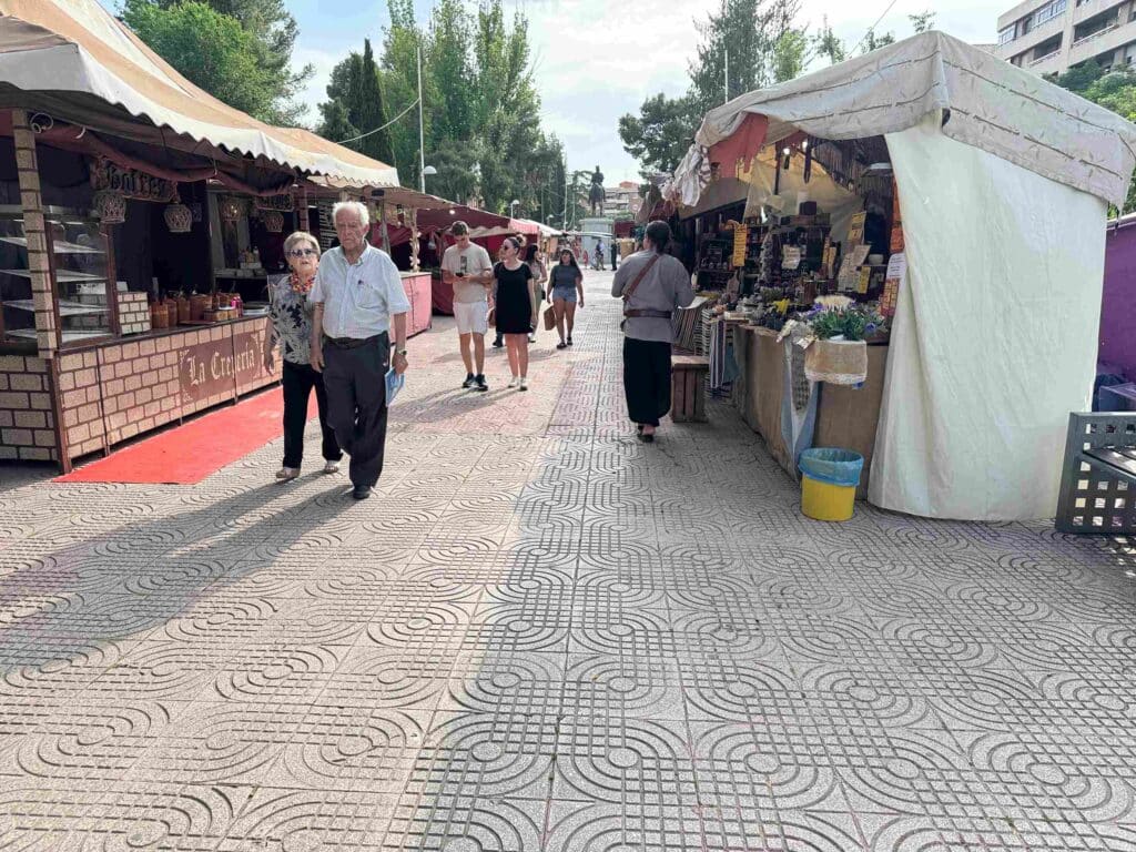 Los jardines del Torreón se convierten en un “Mercado cervantino”