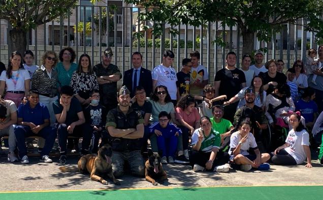 Maestros de Cuatro Patas Visitan el CPEE Bios de Talavera: Un Encuentro de Amor y Aprendizaje