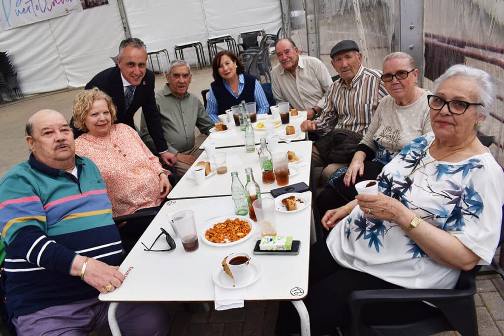 Música y merienda en el tiempo de feria de los mayores de Puertollano