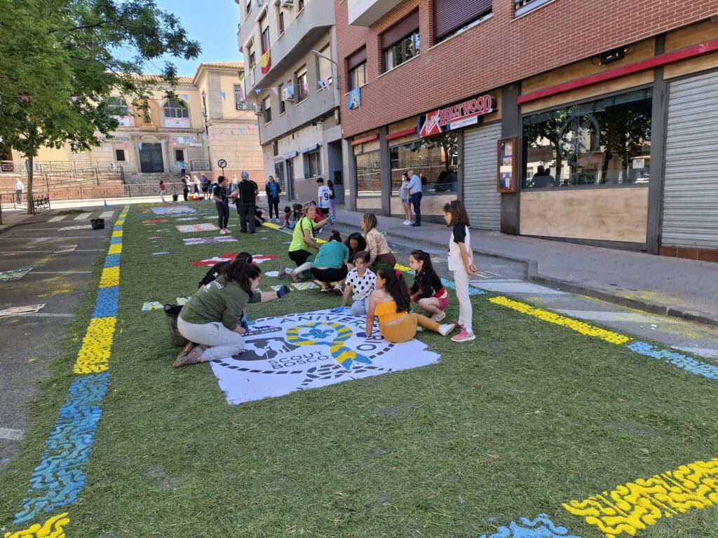 Scouts Bosco conmemora sus 50 años con el manto floral a María Auxiliadora